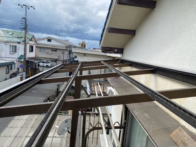 加古川市で既存の波板を撤去